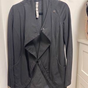 Black Lululemon Jacket EUC  size 4